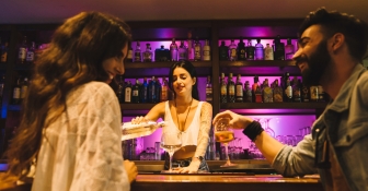 Bares temáticos, espectáculos y los mejores tragos en el mundo nocturno