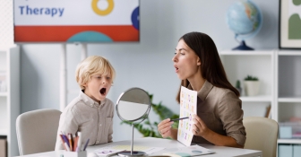 Dificultades en el lenguaje infantil y la importancia de un tratamiento oportuno