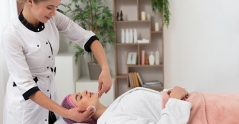 El tratamiento de radiofrecuencia Indiba mejora la piel y reduce la flacidez