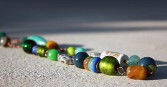 La bisutería artesanal hecha a mano es la clave para lucir única y original